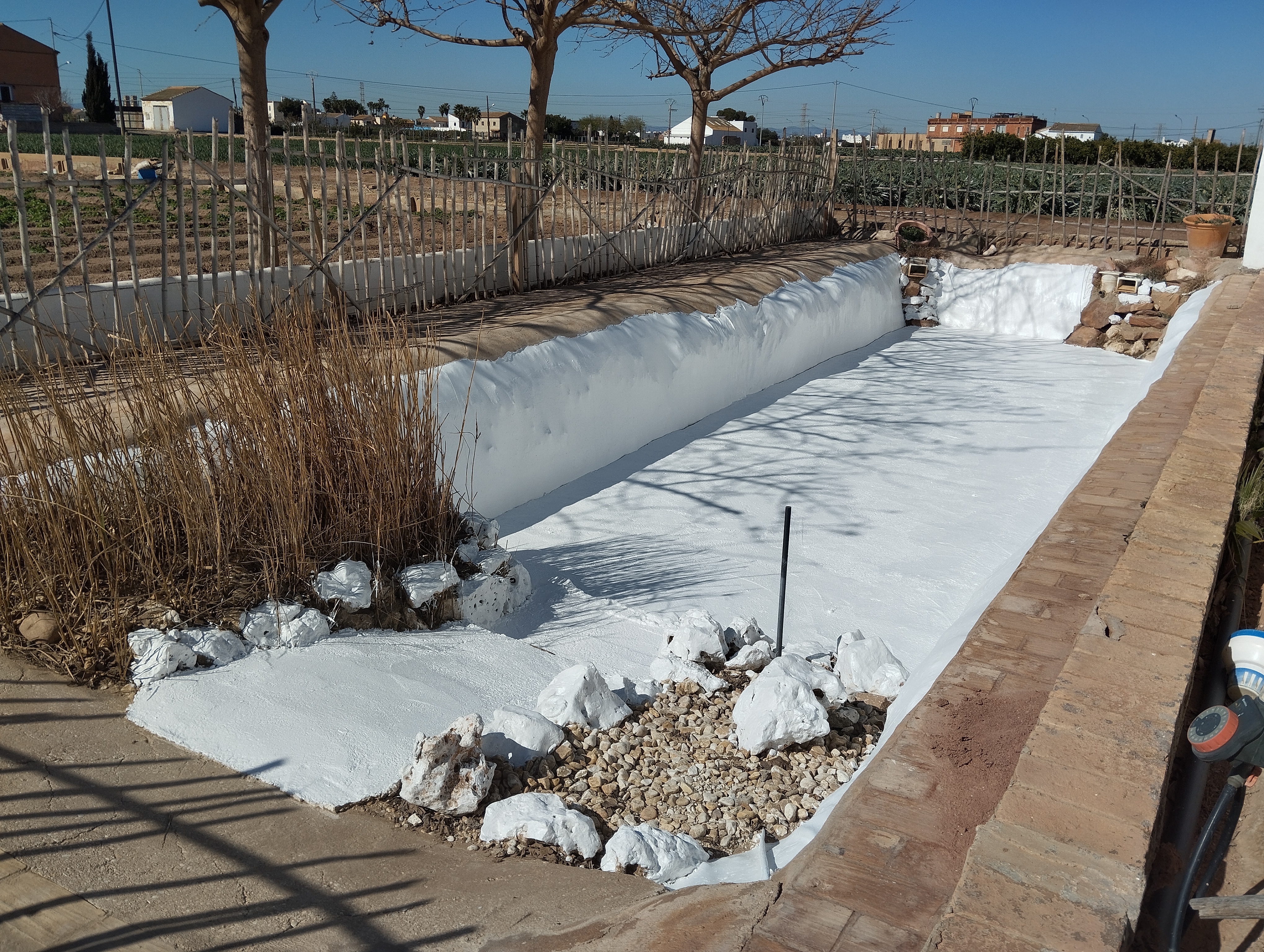 Piscina terminada de pintar
